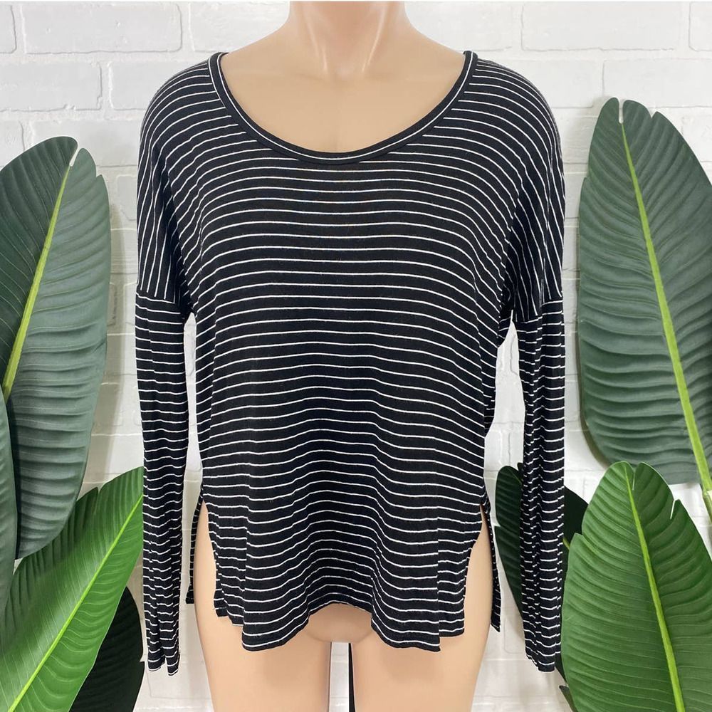 Soprano long sleeved black striped top